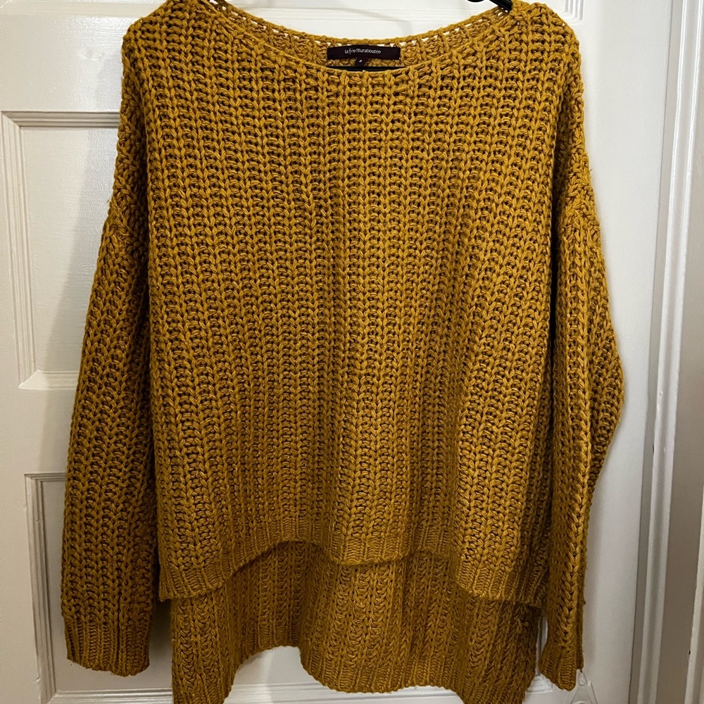 Yellow sweater from La fee Maraboutee.